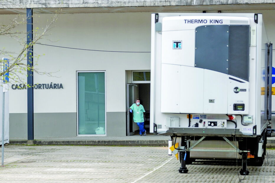Reclamação de cadáveres  é hoje feita num prazo de 30 dias