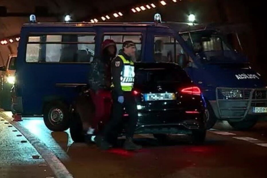 Médio do Benfica detido sem carta de condução durante Estado de Emergência	