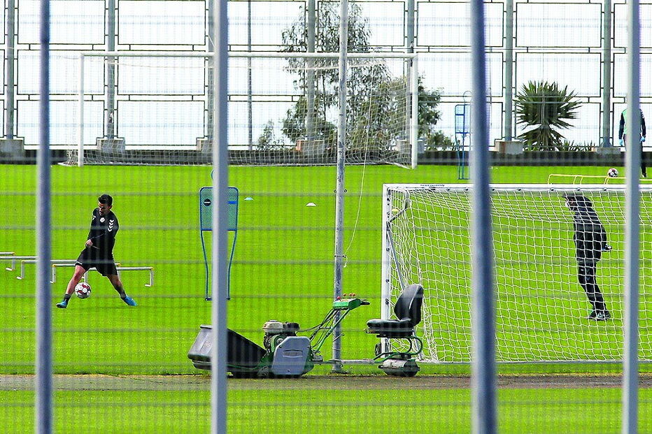 O plantel voltou aos treinos de campo na segunda-feira