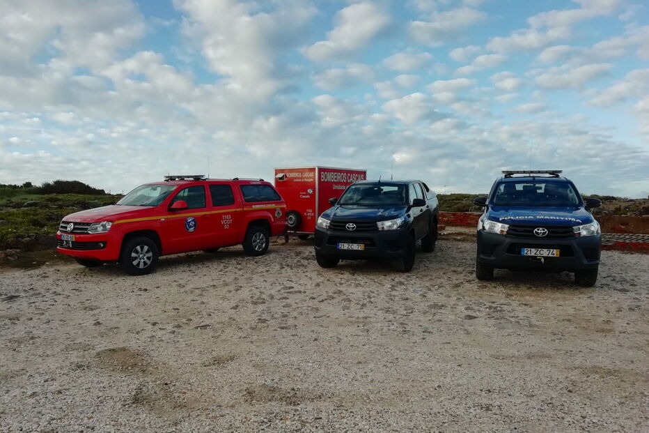 Marinha e Força Aérea realizam buscas por pescador desaparecido em Cascais