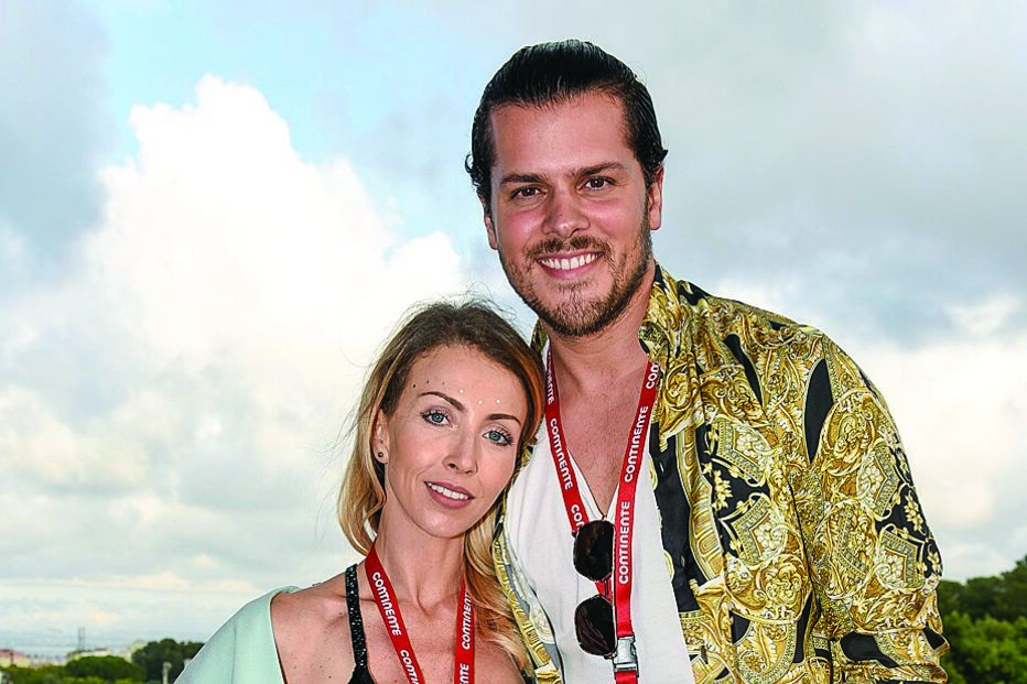 Laura brincava com Mickael Carreira na piscina quando tudo aconteceu