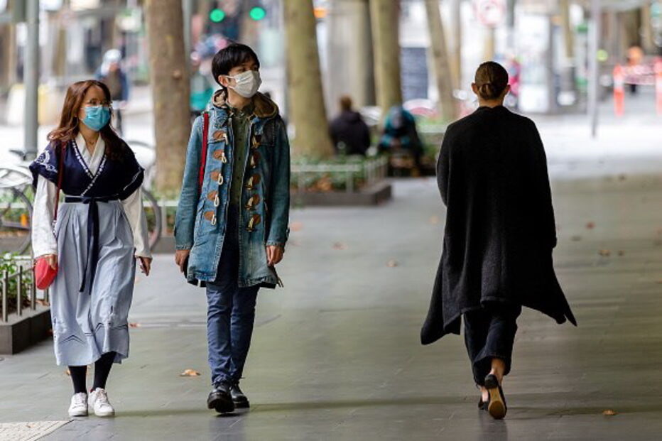 Pessoas nas ruas de Melbourne, na Austrália