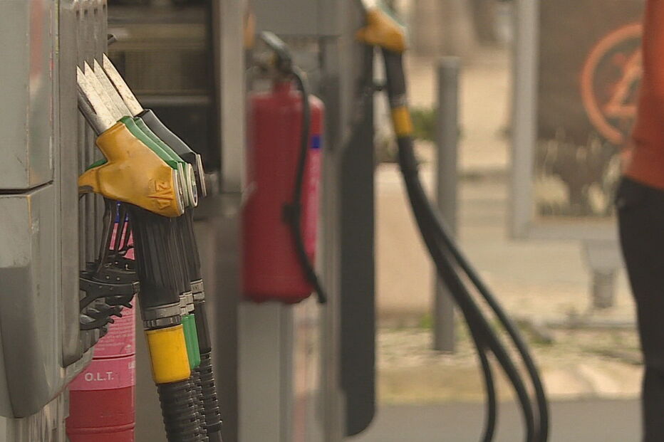 2020-04-21_10_45_53 Preço do barril de petróleo americano em queda livre está no valor mais baixo de sempre.jpg