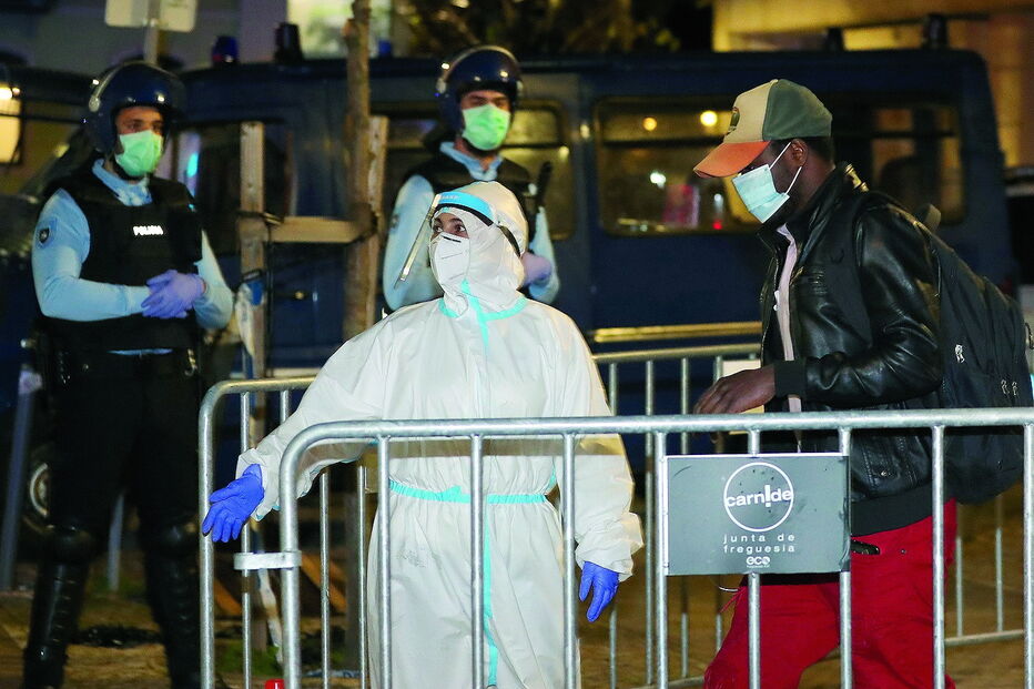 Evacuação decorreu na segunda-feira sob fortes medidas de segurança