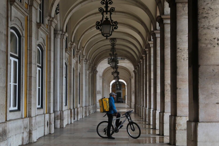 2020-04-21_23_26_14 2020-04-16T124245Z_2115860582_RC2O5G9TBVO1_RTRMADP_3_HEALTH-CORONAVIRUS-PORTUGAL.JPG