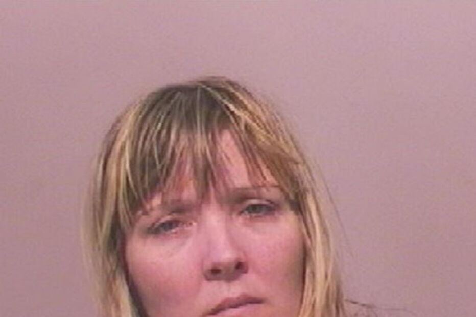 Mulher de 39 anos tosse para cima de polícias durante detenção em plena pandemia