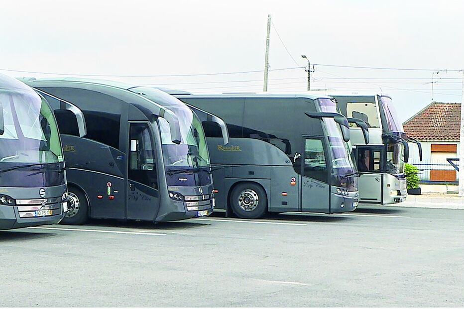 São doze os autocarros da Rivieratur estacionados  