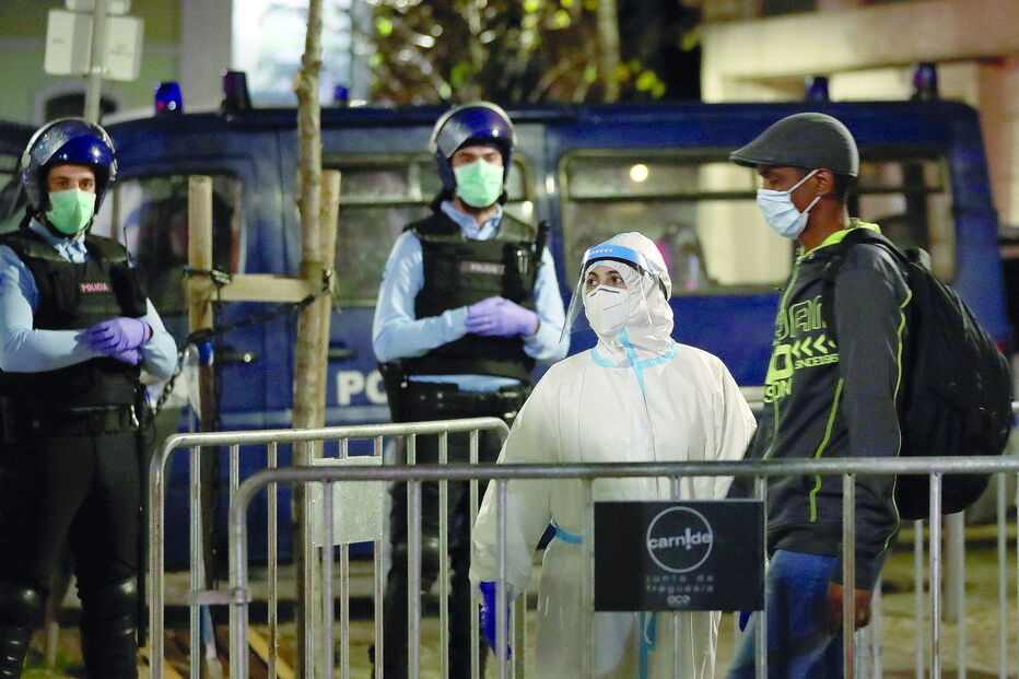 Seis refugiados de hostel com casos de coronavírus escapam às autoridades  