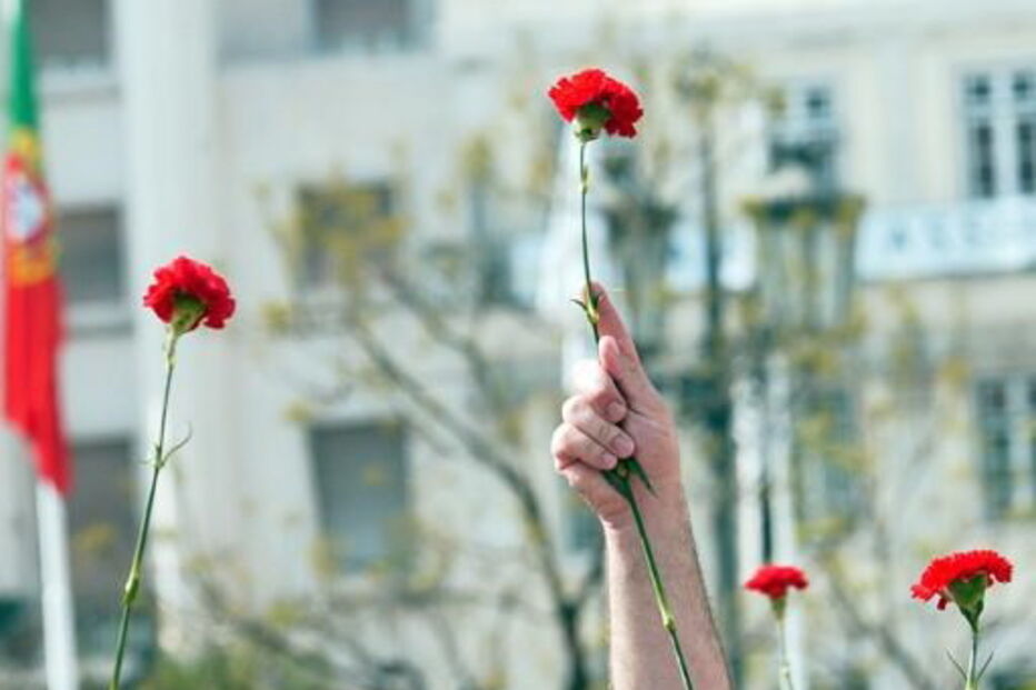 Revolução dos Cravos