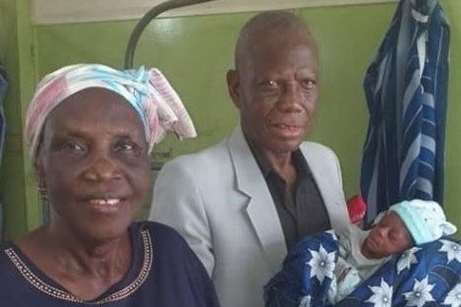 Mulher de 68 anos dá à luz gémeos