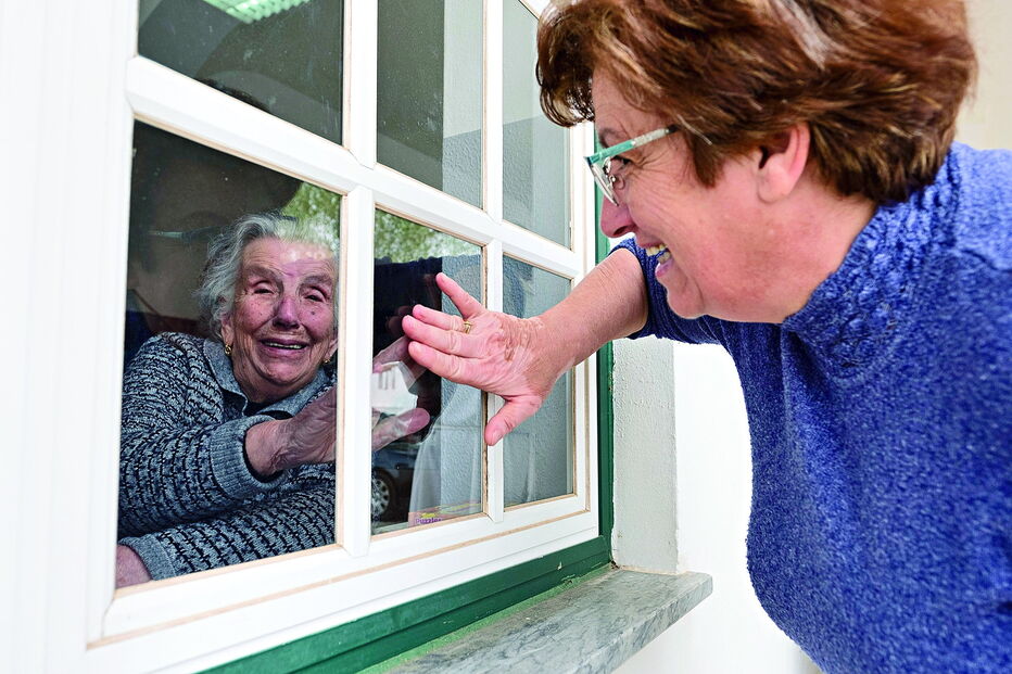 Saudades começam a apertar devido à impossibilidade de visitas presenciais aos lares