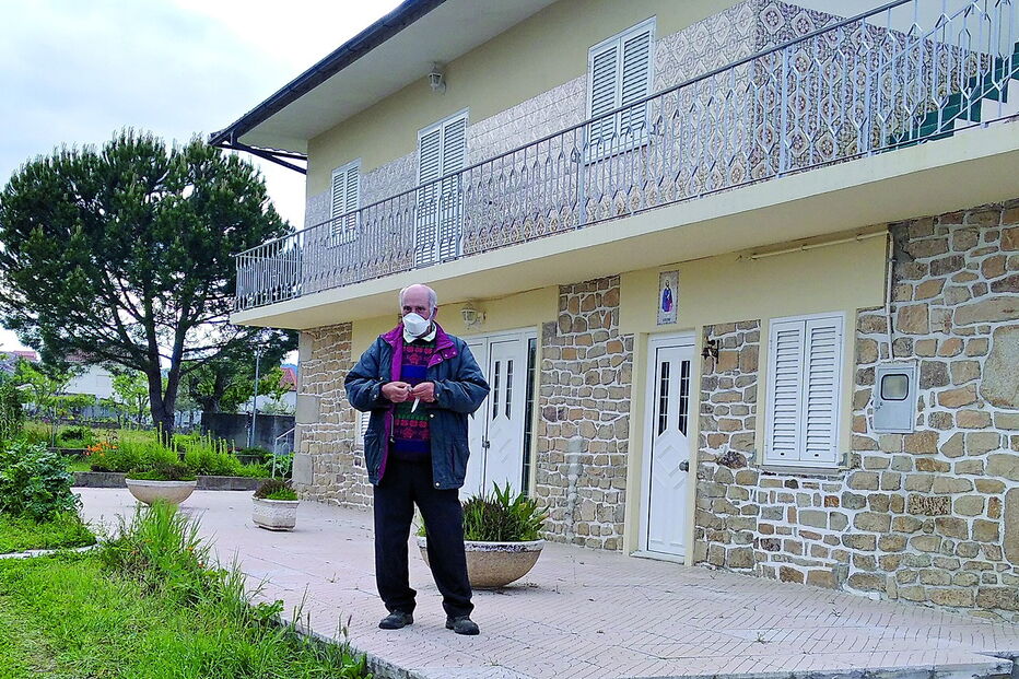 Manuel dos Anjos conta com a ajuda de um sobrinho em Torre de Moncorvo