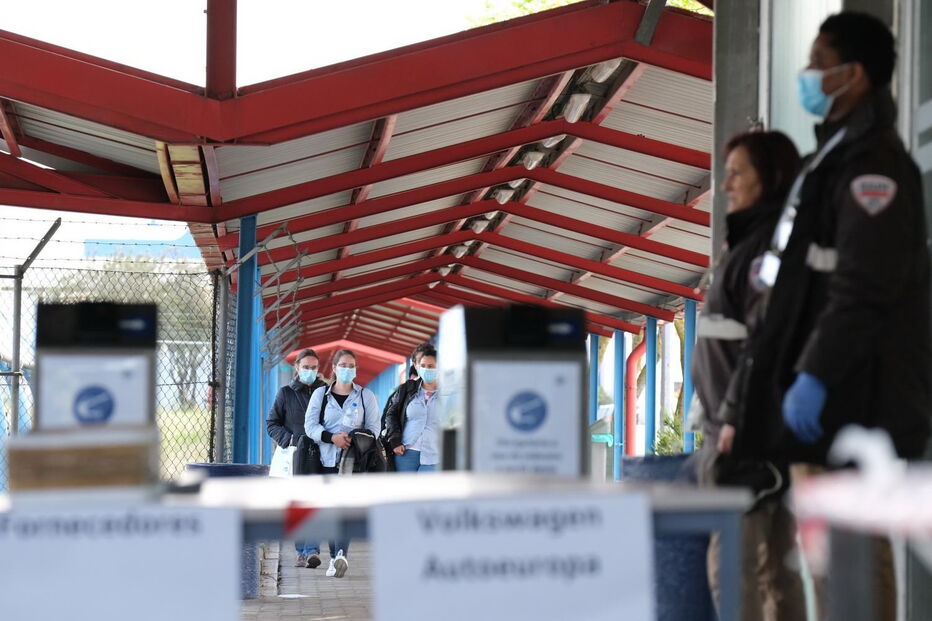 Trabalhadores da Autoeuropa regressam ao trabalho com limitações devido à pandemia
