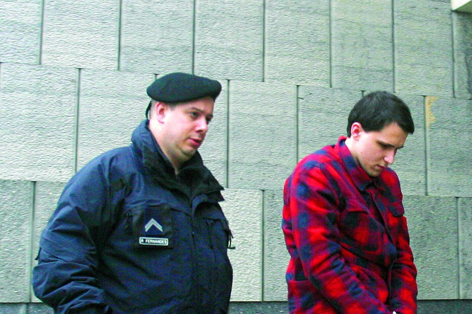 Miguel Cadilhe (à direita na foto) matou o pai com 28 facadas 