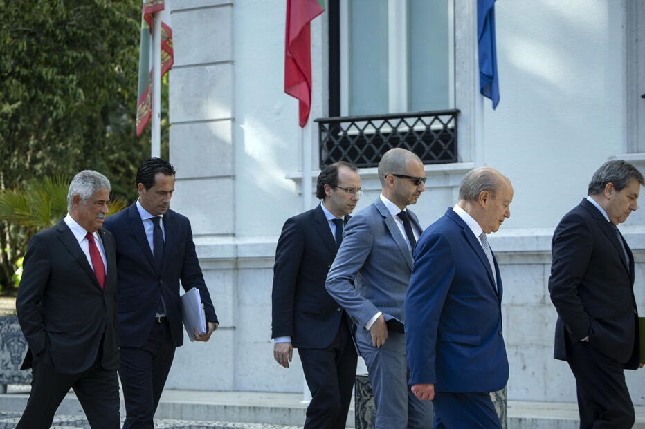 Presidente do Benfica, o Presidente do Sporting, o Presidente do FC Porto e o Presidente da Federação Portuguesa de Futebol. Presidentes.