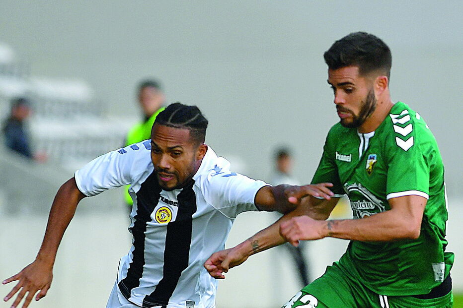 Nacional e Farense ocupam os dois lugares de promoção na II Liga