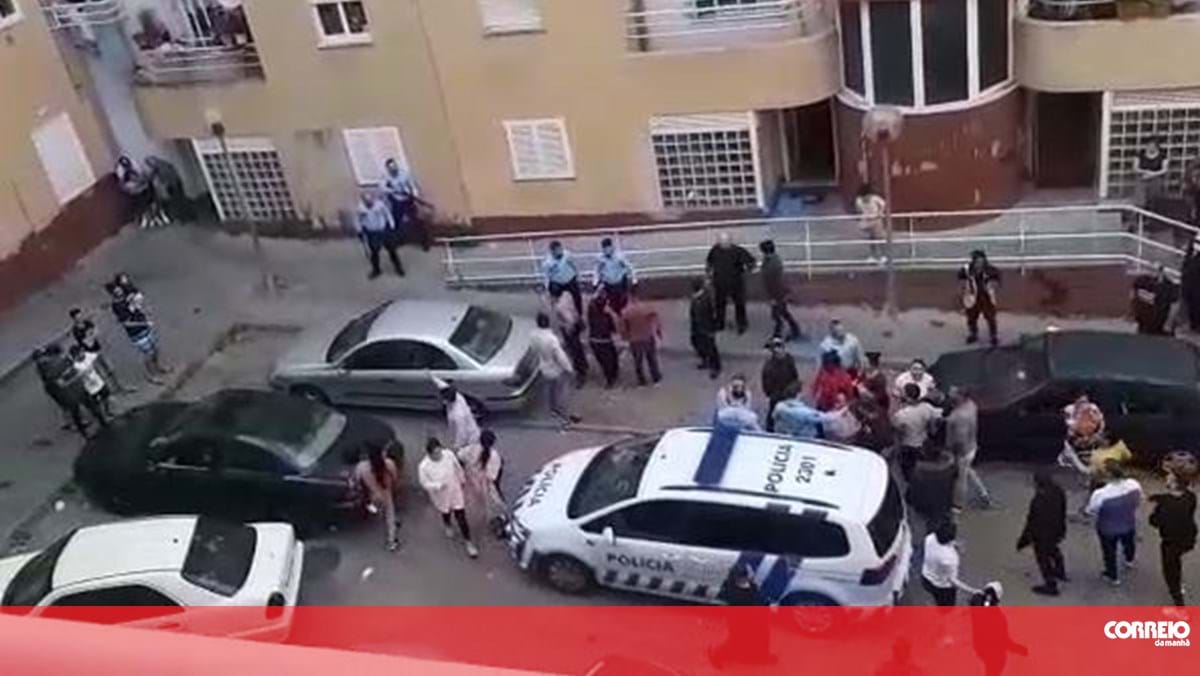 Agentes Da Psp Atacados Por Populares Em Fúria Durante Detenção De Homem Portugal Correio Da 1436