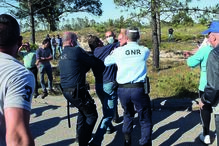 Momentos de tensão com a GNR vividos durante o protesto contra a onda de vandalismo na praia da Leirosa, Figueira da Foz