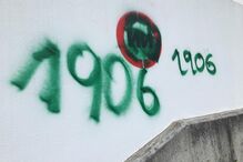 Rotunda com figuras históricas do Benfica junto ao Estádio da Luz vandalizada com pinturas ligadas ao Sporting