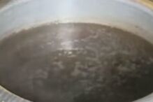 Mãe de oito filhos 'cozinha' pedras por não ter dinheiro para alimentar família