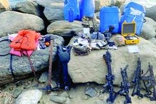 Armas e equipamento apreendido 