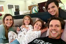 Marcos Tenório Bastinhas, com Dália Madruga e os filhos