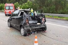 Violenta colisão entre carro e camião faz um ferido na A41 em Santa Maria da Feira