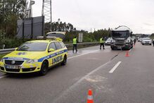 Violenta colisão entre carro e camião faz um ferido na A41 em Santa Maria da Feira