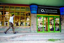 A Caixa Geral de Aposentações paga as pensões dos trabalhadores do Estado 