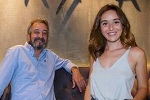 Ator não resiste a comentar fotografia de Rosa Bela, de 28 anos.