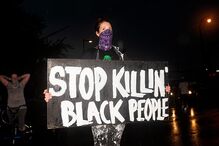 Atuação de polícia que matou cidadão negro nos EUA gera caos nas ruas de Minneapolis