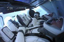  Foguetão de Elon Musk parte para o espaço com tripulantes em missão histórica da NASA