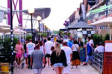 Milhares de portugueses têm aproveitado o bom tempo nas esplanadas