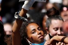 Milhares de pessoas protestam em Londres contra violência policial nos EUA após morte de George Floyd