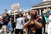 Milhares de pessoas protestam em Londres contra violência policial nos EUA após morte de George Floyd