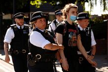 Milhares de pessoas protestam em Londres contra violência policial nos EUA após morte de George Floyd