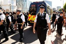 Milhares de pessoas protestam em Londres contra violência policial nos EUA após morte de George Floyd