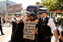 Milhares de pessoas protestam em Londres contra violência policial nos EUA após morte de George Floyd