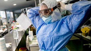 Morreram 153 pessoas por coronavírus nas últimas 24 horas em Itália. Total de óbitos sobe para 31.763
