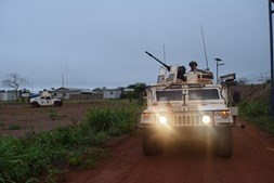Paraquedistas portugueses patrulham cidade na República Centro-Africana