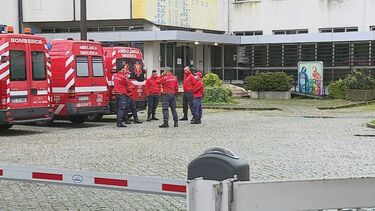 Usavam sacos do lixo para travar surto de 'covid' que fez 18 mortos em lar de Matosinhos