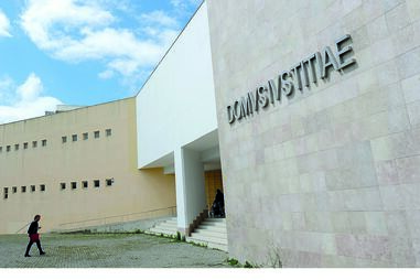 Medida de coação foi aplicada por um magistrado do tribunal do Seixal