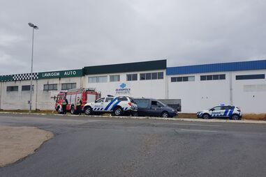 Funcionário da recolha de resíduos morre em colisão entre dois camiões em Olhão