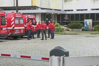 Usavam sacos do lixo para travar surto de 'covid' que fez 18 mortos em lar de Matosinhos