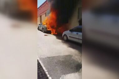 Incêndio em carro deixa homem em estado grave no centro de Portimão