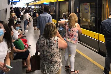 Metro do Porto com circulação interrompida	