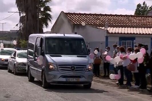 O emocionado adeus a Valentina, a menina de 9 anos agredida até à morte