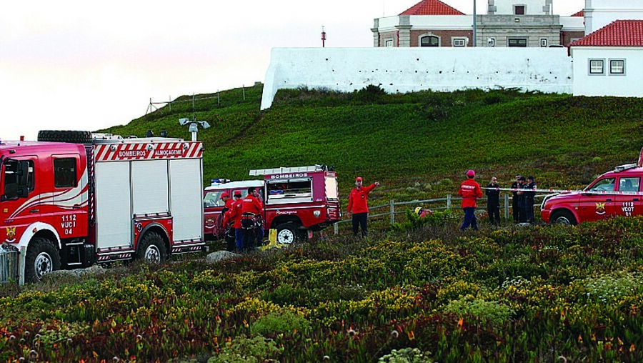 Bombeiros de Almoçageme, Polícia Marítima e GNR recuperaram o corpo na zona do Guincho