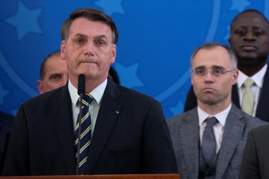 Bolsonaro assume que 