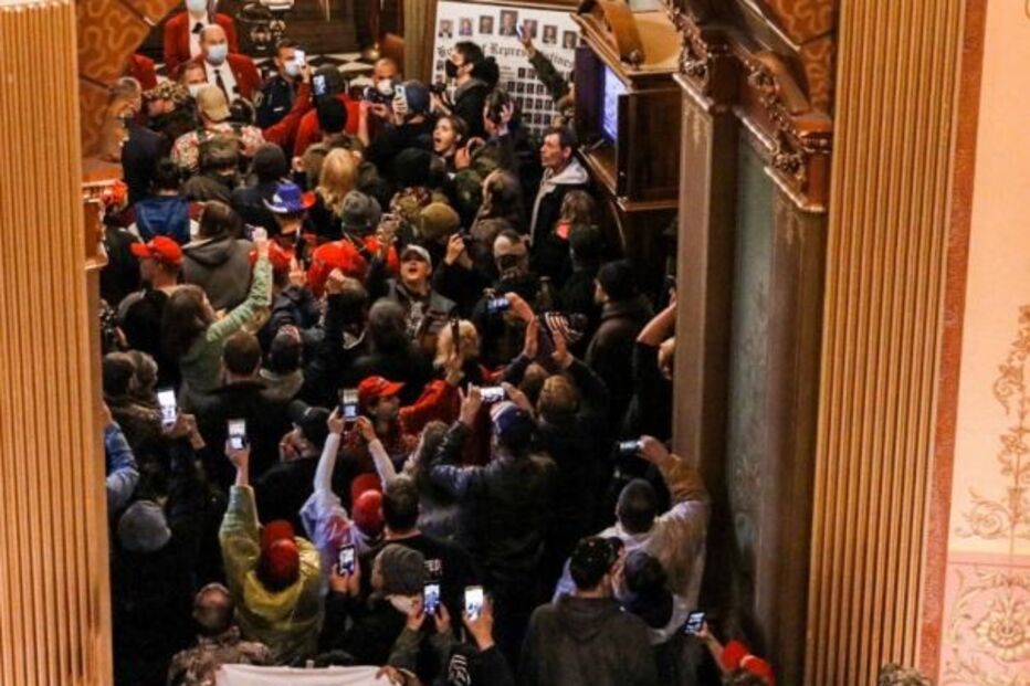 Grupo armado invadiu Capitólio nos EUA contra o confinamento